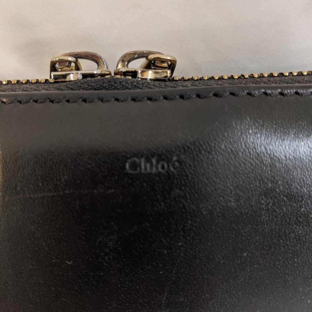Chloe Baylee Black/Tan Zippy Wallet w/ Chain